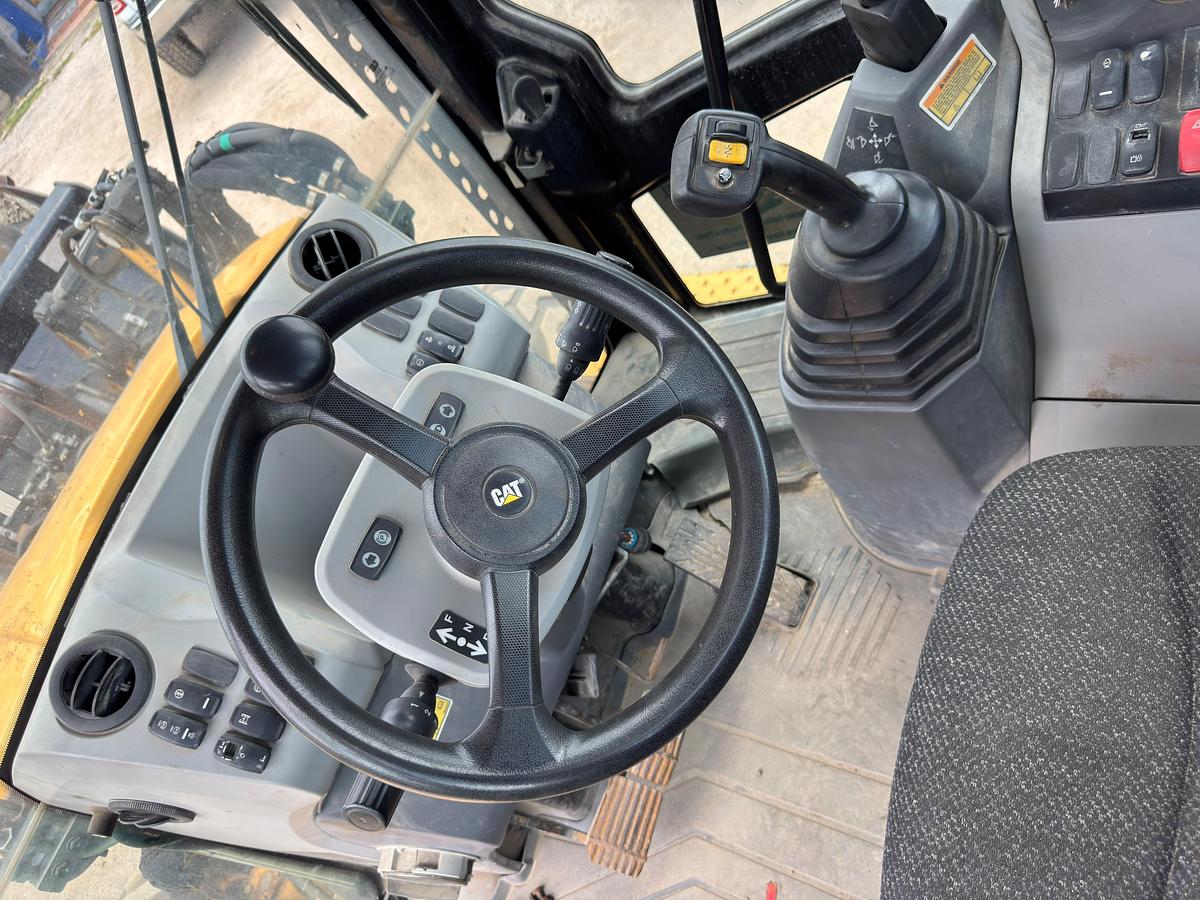 Used 2016 CATERPILLAR 420F-IT