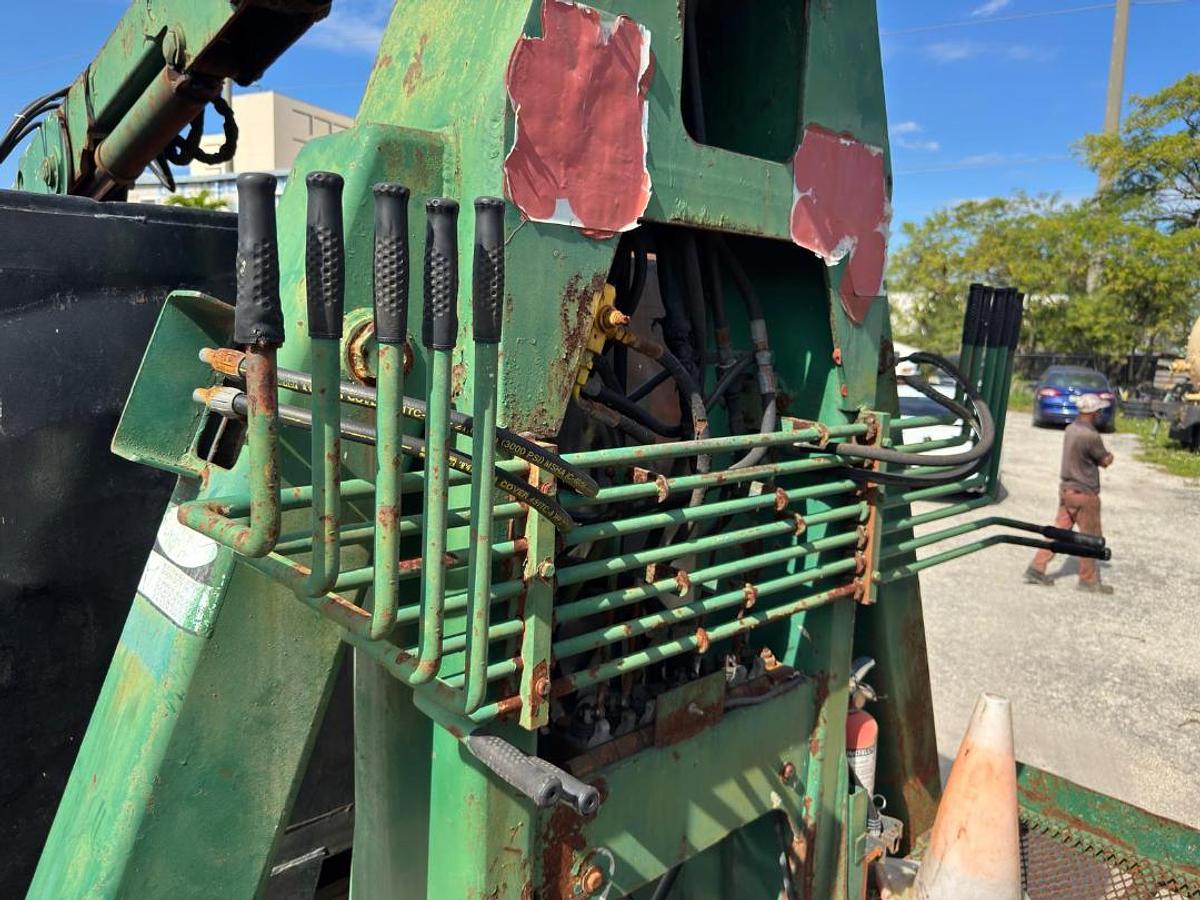 Used 2000 INTERNATIONAL 4700 GRAPPLE 