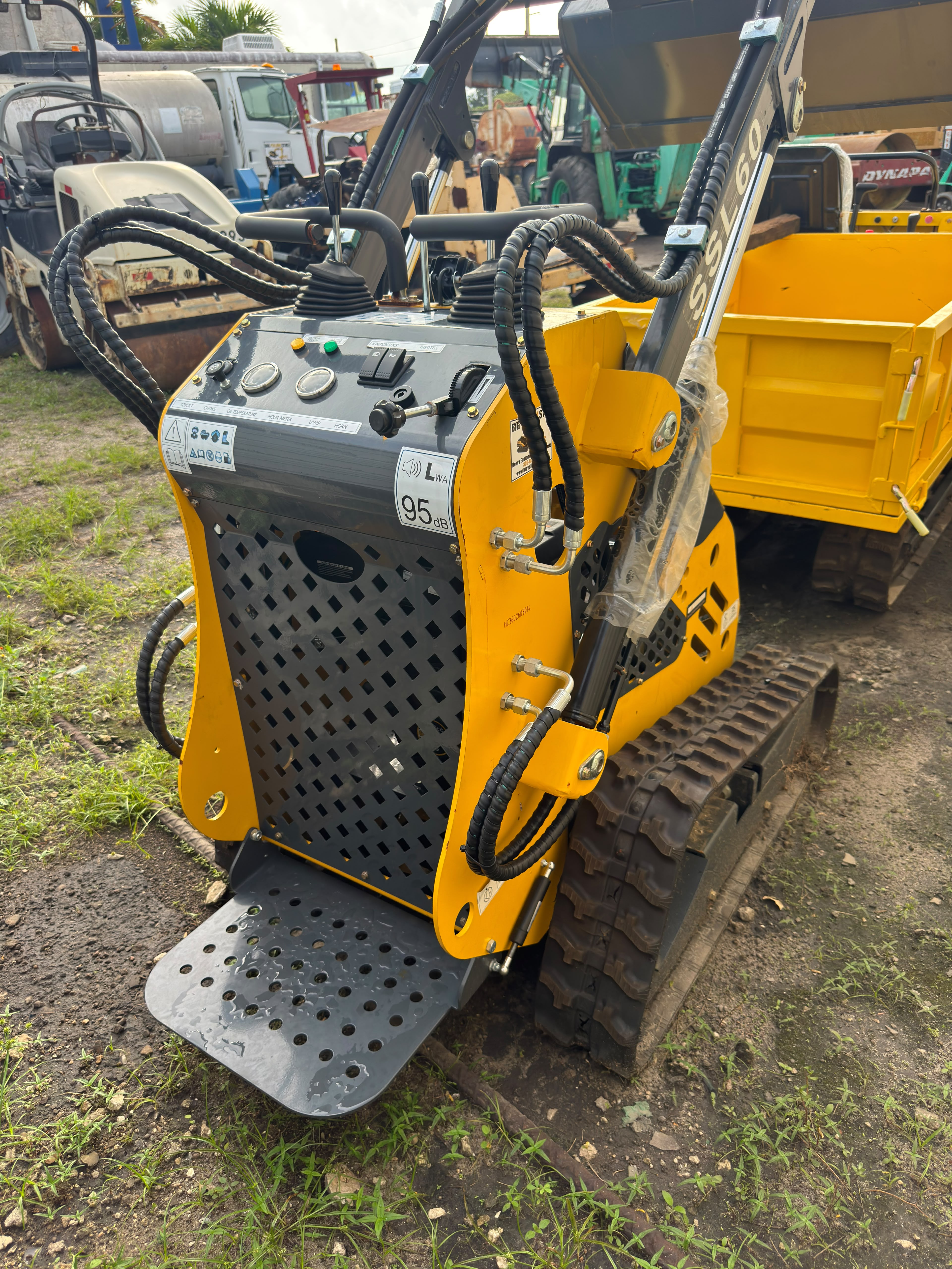 NEW SSL60 TRACK SKIDSTEER LOADER