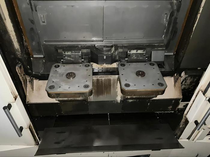 Used 2009 HELLER MCT 10 CNC Machining Center