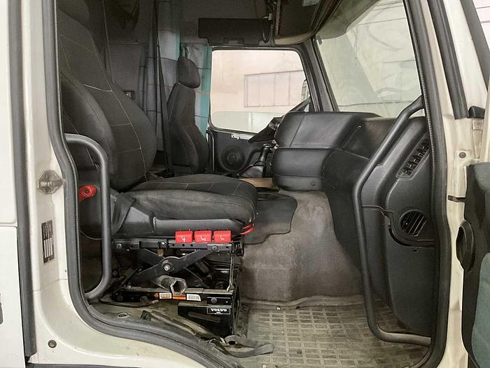 Used 2018 VOLVO FM12 62 DT-AG refrigerator truck for sale
