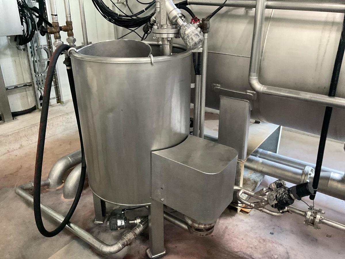 Used 2014 Fong’s ECO-8-D1T single l-shape full stainless steel tubular HT fabric dyeing installation