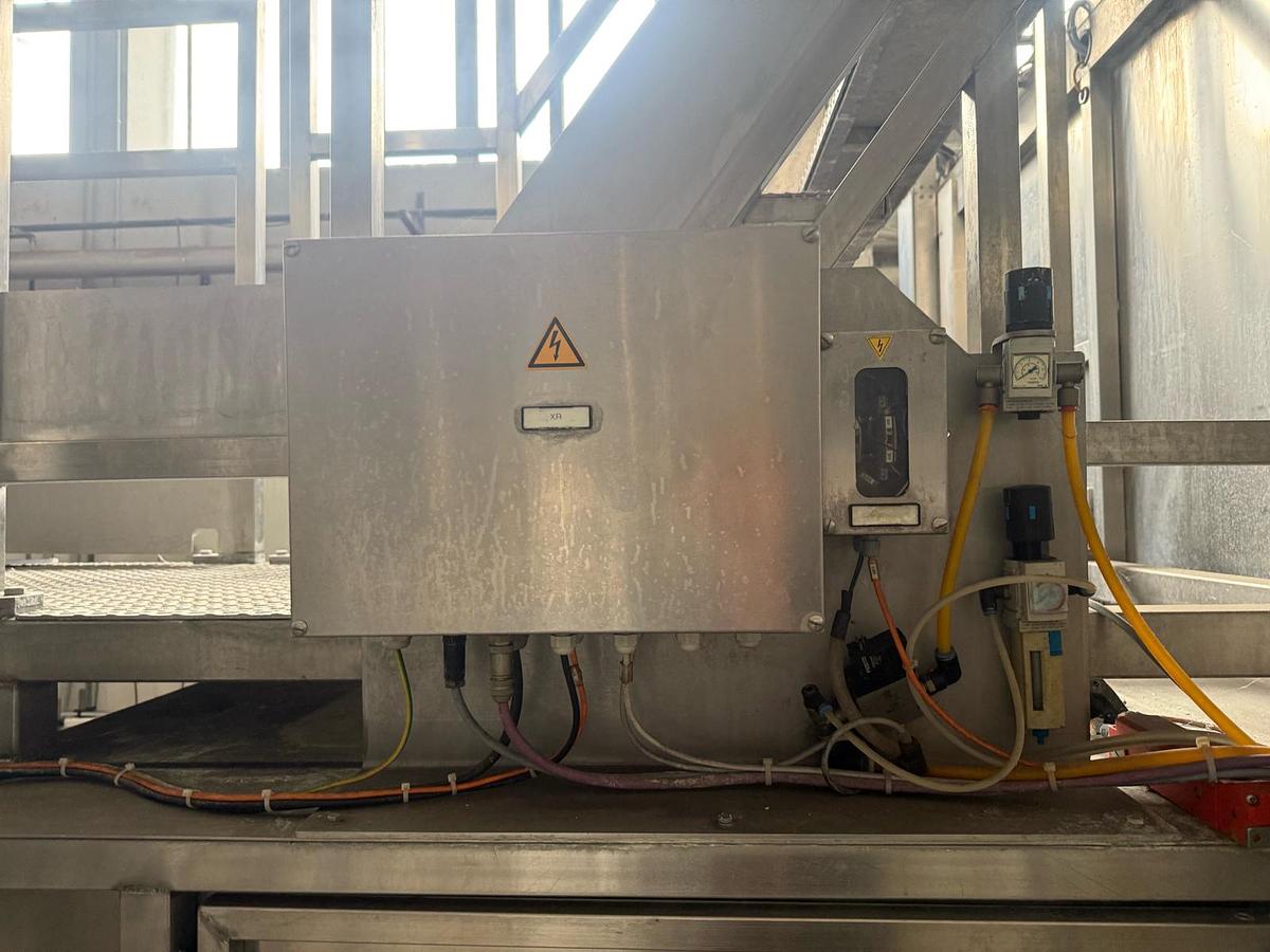 Used 2010 ACMA WMM30/10-120 filling machine 