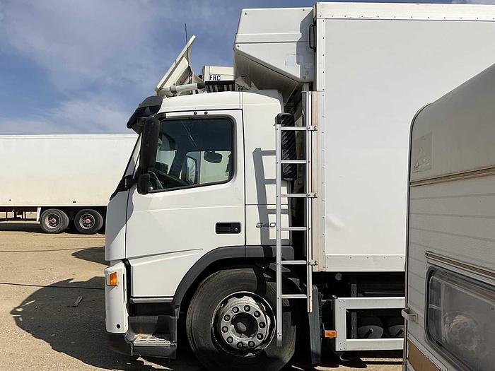 Used 2018 VOLVO FM9 truck for sale