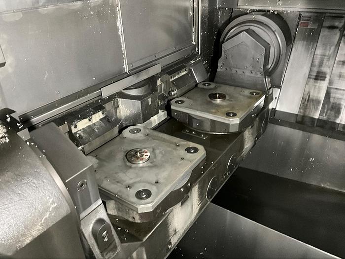 Used 2009 HELLER MCT 10 CNC Machining Center