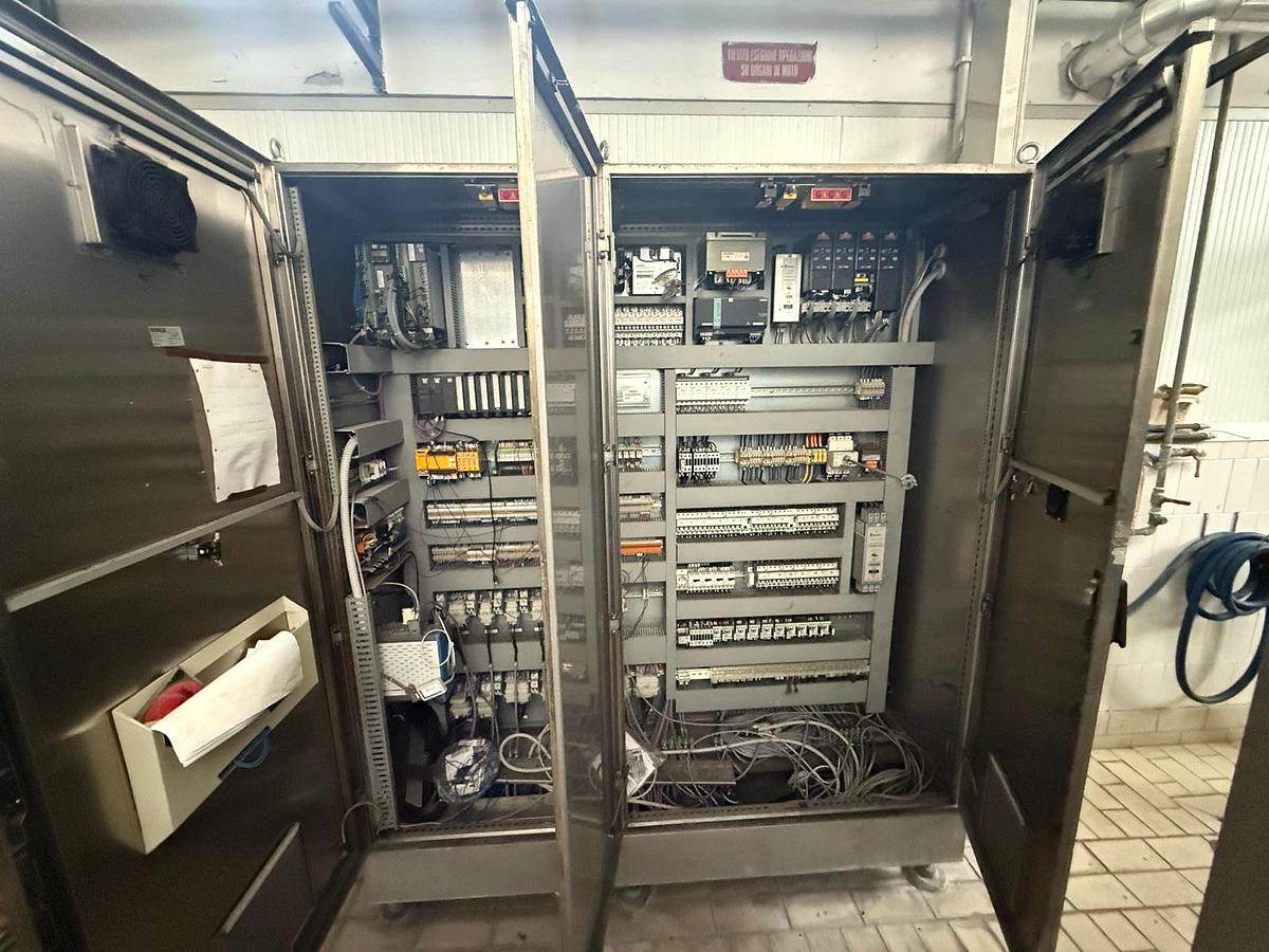 Used 2010 ACMA WMM30/10-120 filling machine 