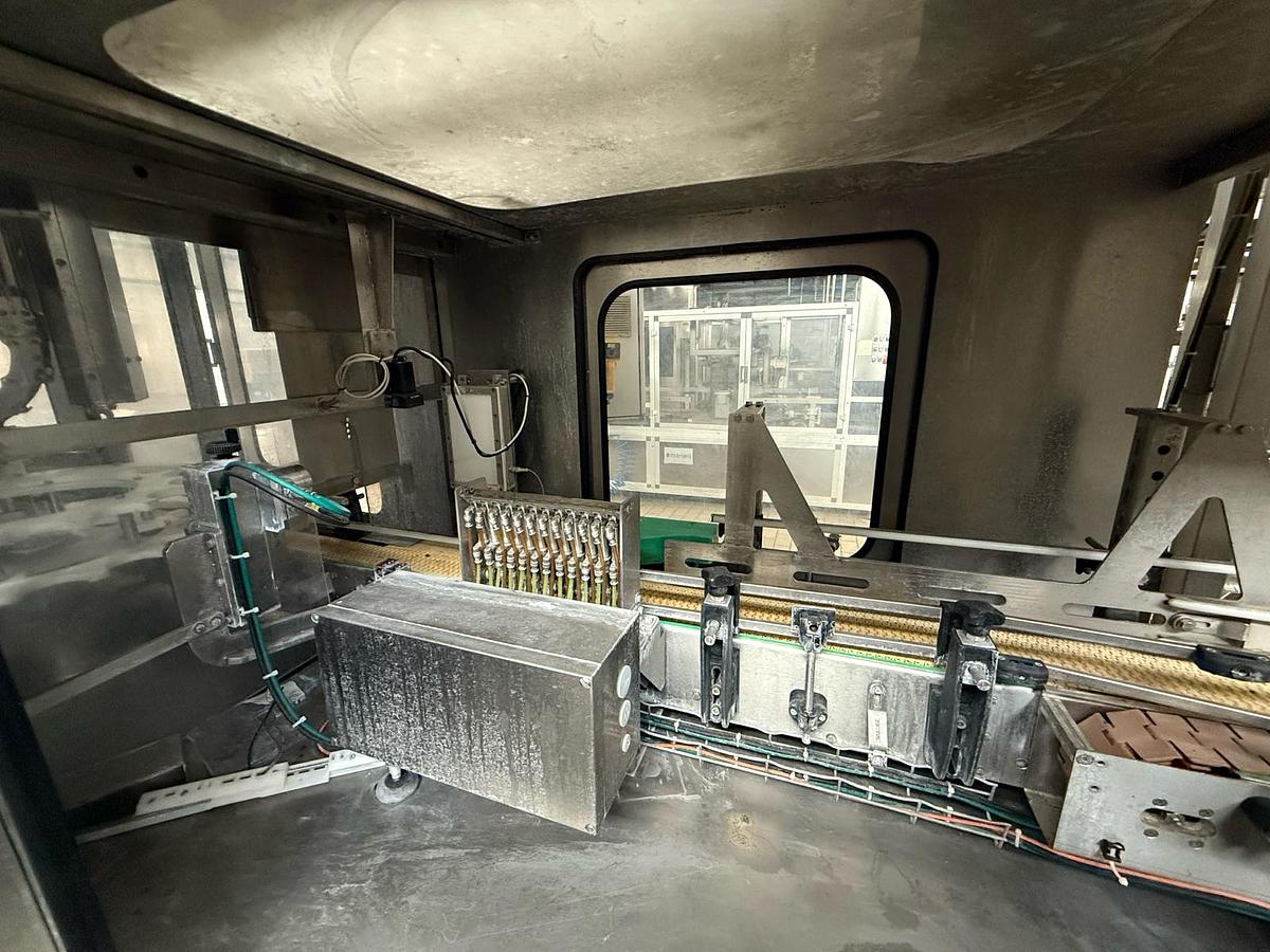 Used 2010 ACMA WMM30/10-120 filling machine 