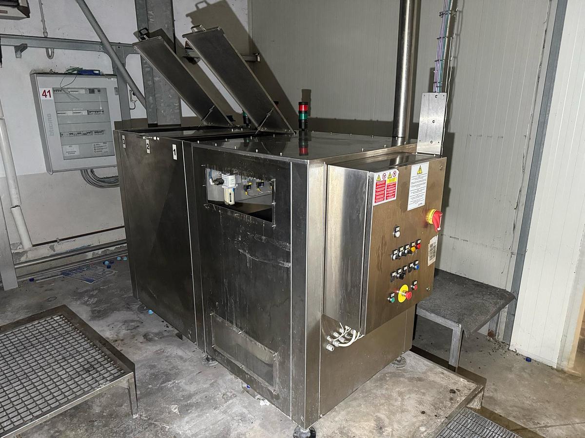 Used 2010 ACMA WMM30/10-120 filling machine 