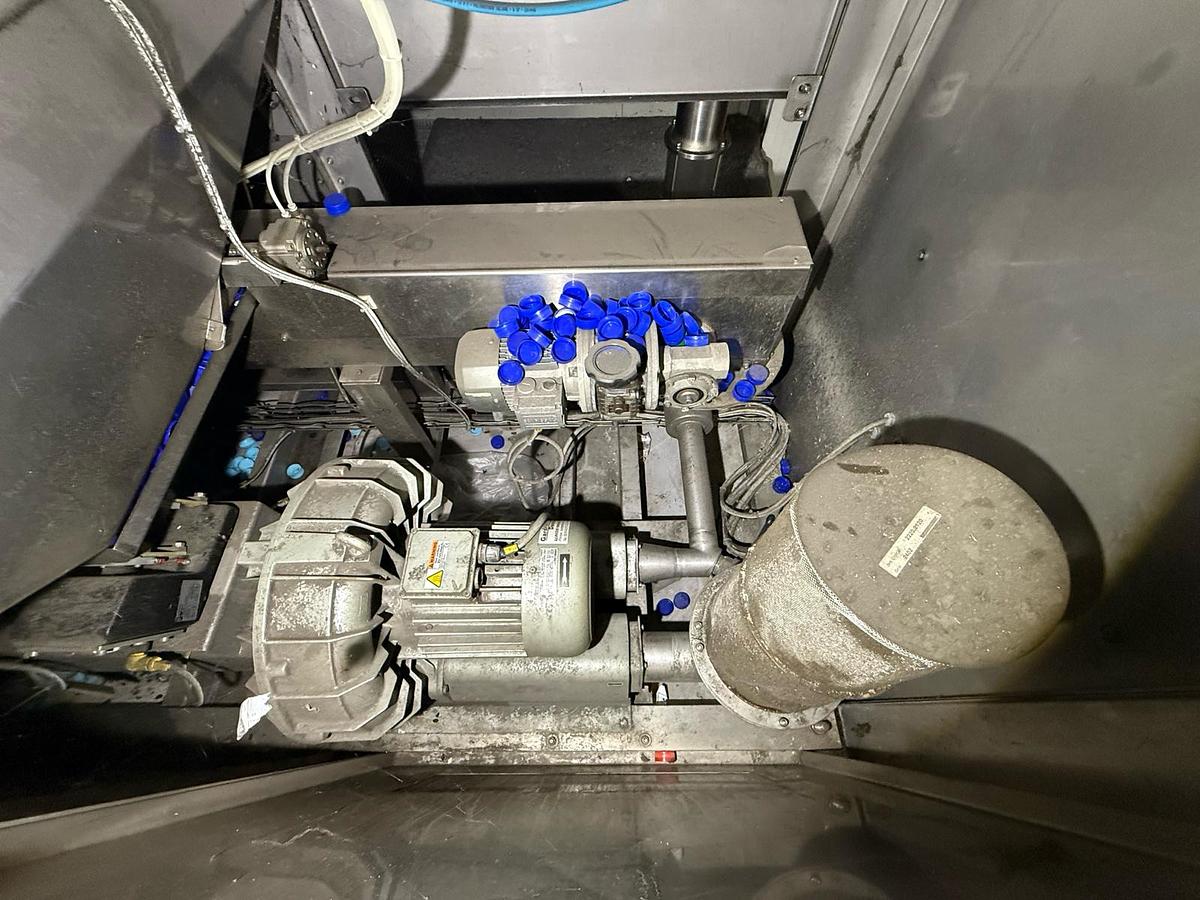 Used 2010 ACMA WMM30/10-120 filling machine 