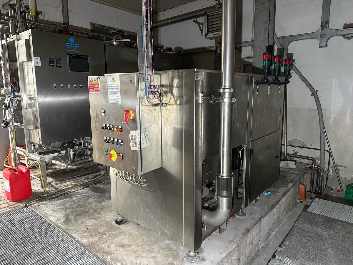 Used 2010 ACMA WMM30/10-120 filling machine 