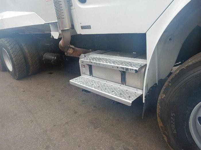 Used 2009 Freightliner M2-106