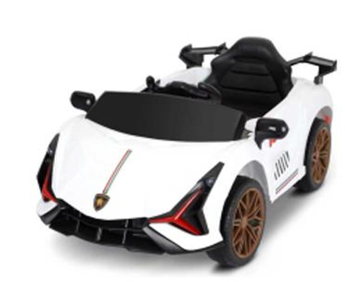 ¡El Súper Coche Blanco que Desafía la Velocidad! 🌟🚀