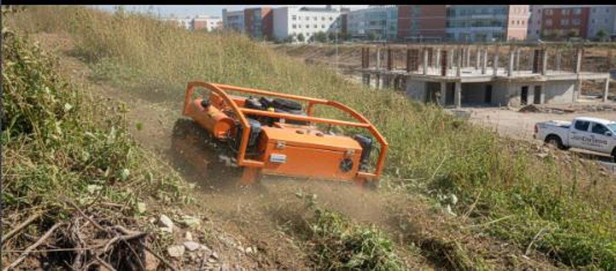 JDSY6-900 CRAWLER REMOTE CONTROL LAWN MOWER