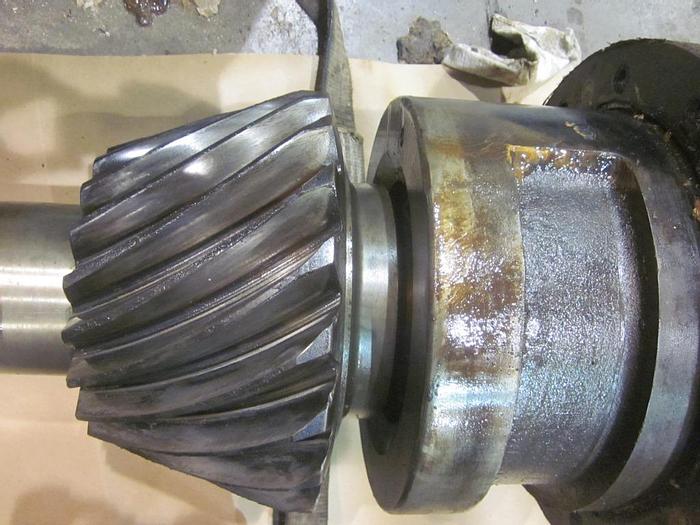 Used BLACK CLAWSON PULPER DRIVE SIZE 3 GEARBOX 4.0: 1 RATIO
