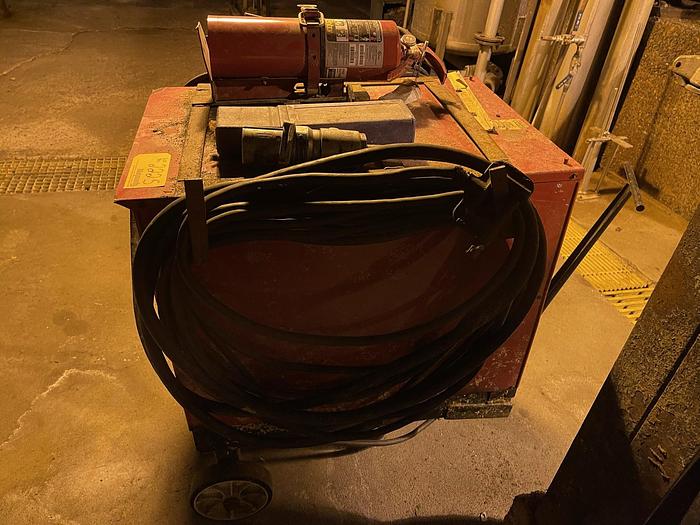 Used LINCOLN IDEALARC R3R-400 WELDER