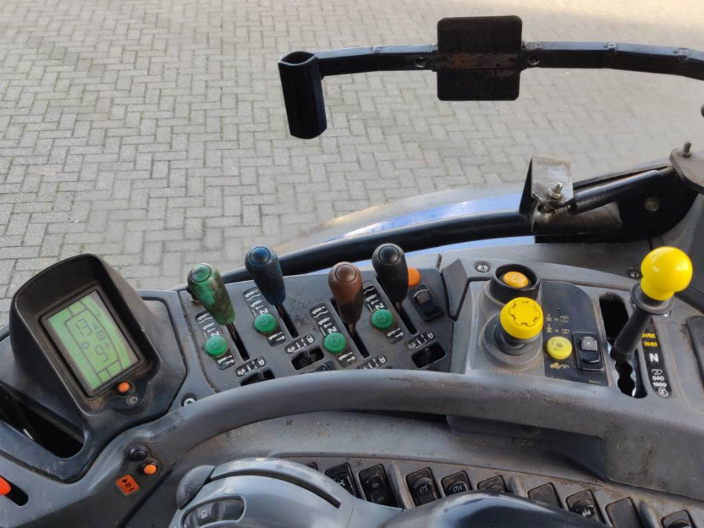 Gebruikt 2004 New Holland TS 135 A / TSA 135