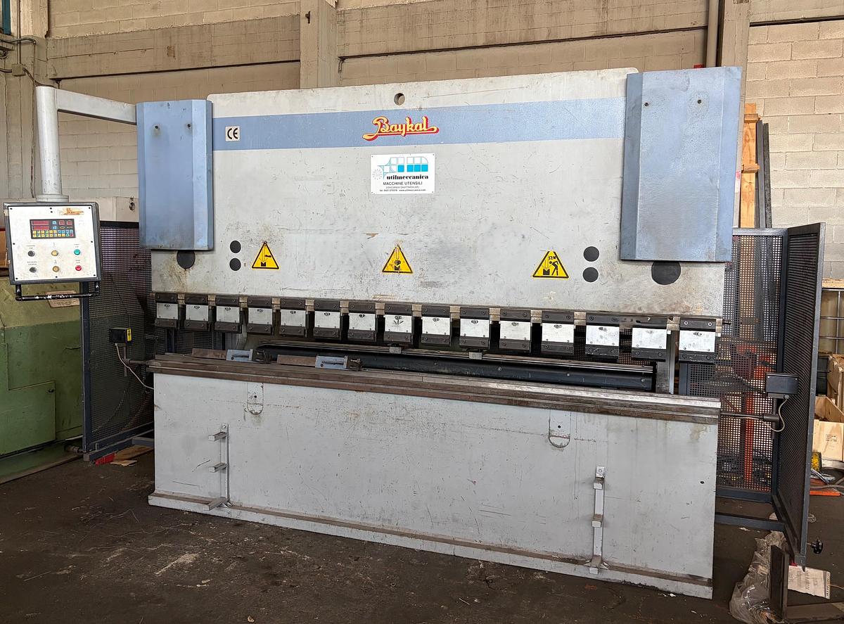 Usato Pressa Piegatrice “BAYKAL” 3100×120 tonn.