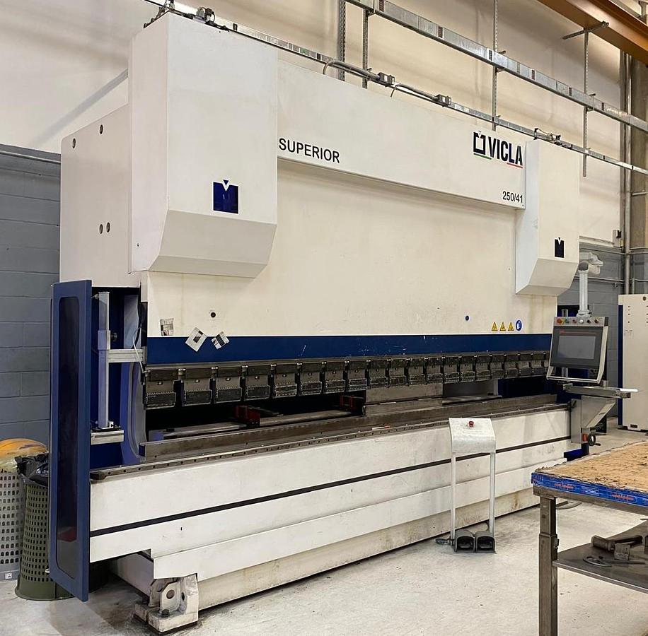 Usato Pressa Piegatrice “VICLA” SUPERIOR 4100×250 tonn.