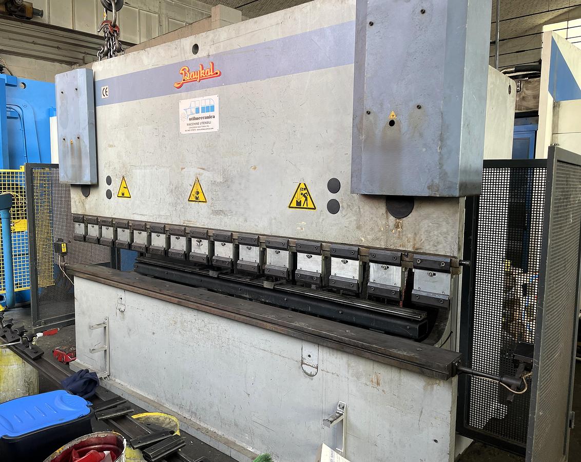 Usato Pressa Piegatrice “BAYKAL” 3100×120 tonn.