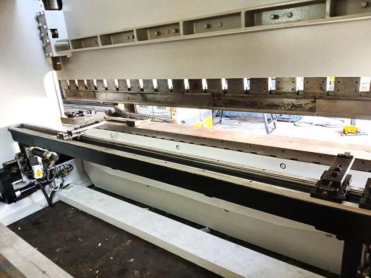 Usato Pressa Piegatrice “FARINA” 4100×320 tonn.