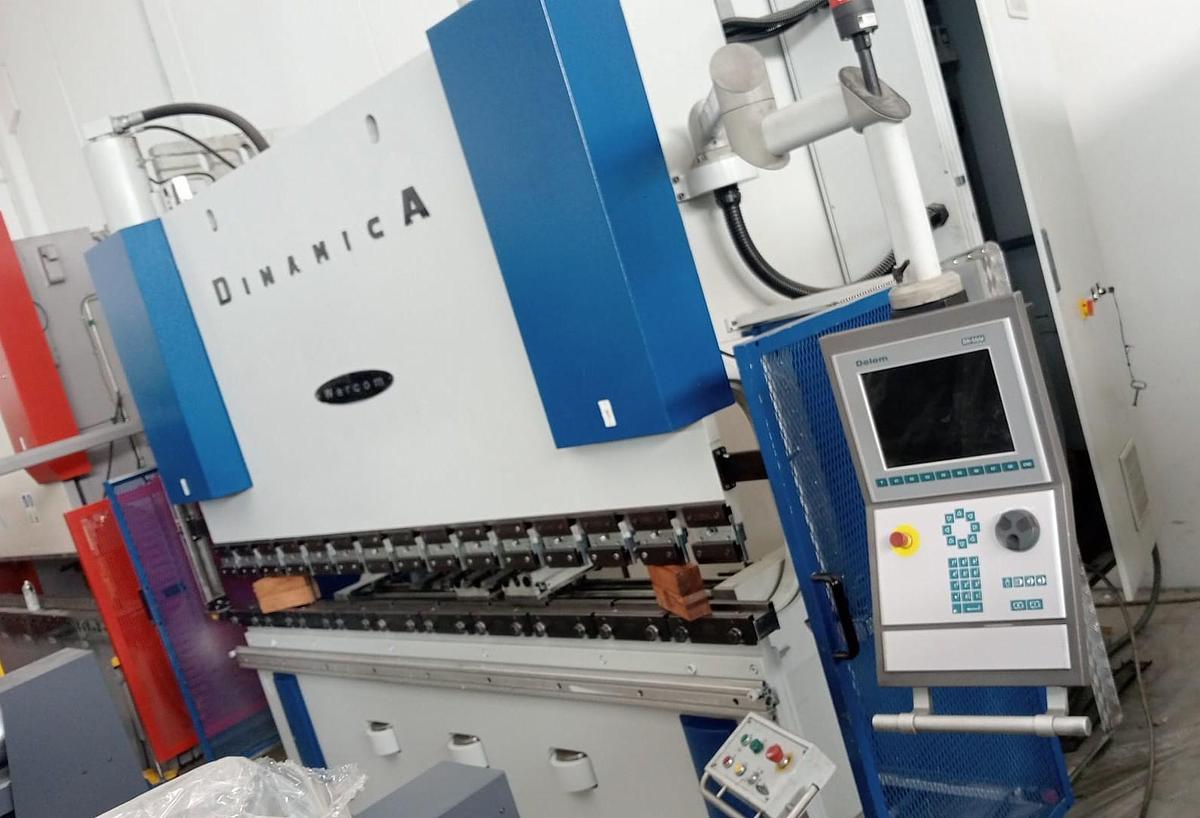 Usato Pressa Piegatrice “WARCOM” DINAMICA 3100×100 tonn.