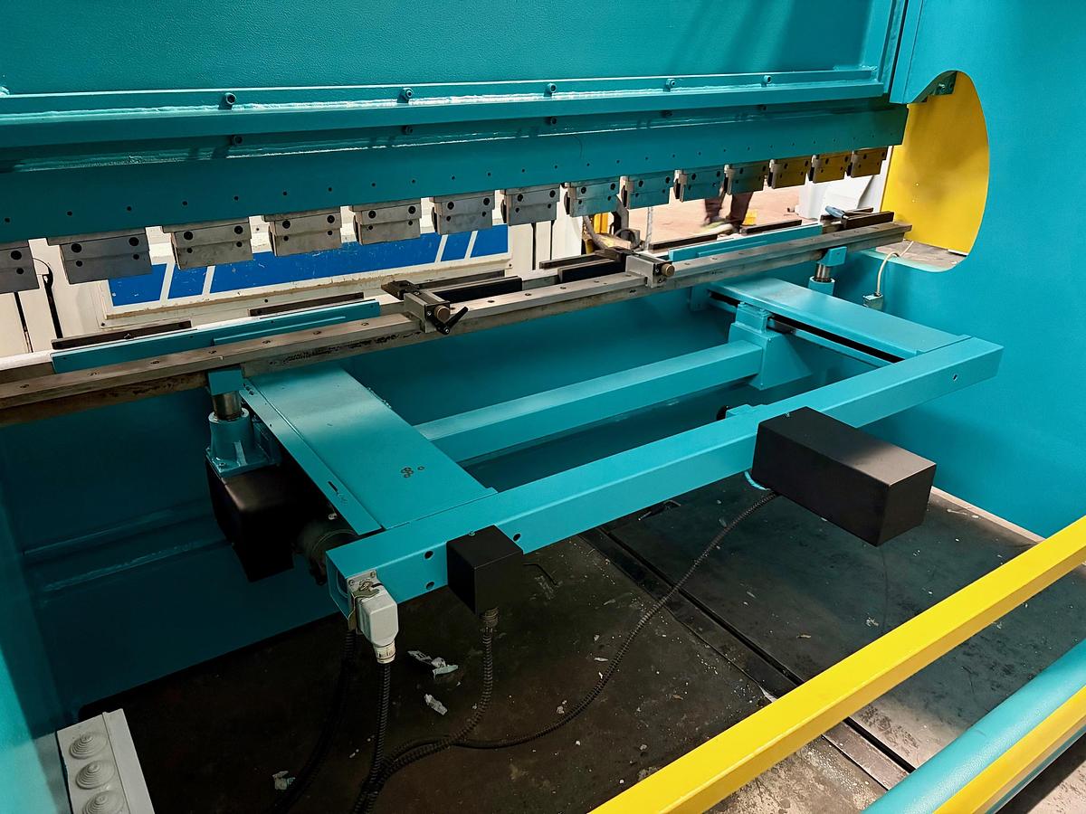 Usato Pressa Piegatrice “FEMAS” 3050×100 tonn.