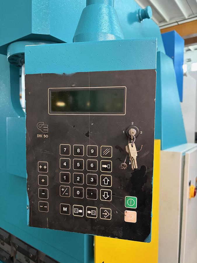 Usato Pressa Piegatrice “FEMAS” 3050×100 tonn.