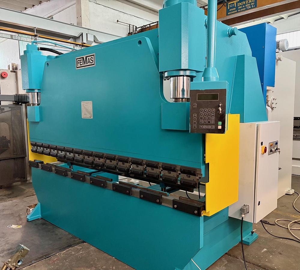 Usato Pressa Piegatrice “FEMAS” 3050×100 tonn.