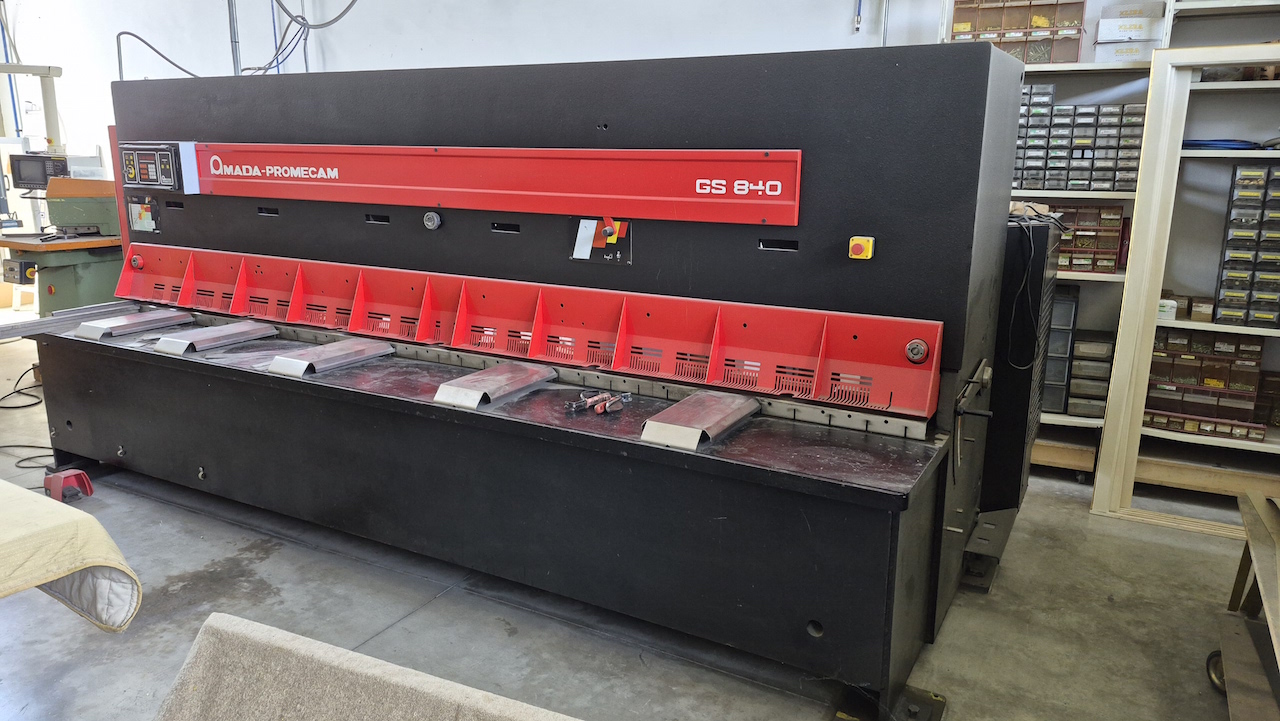 Usato Cesoia AMADA 4100 x 8 mm.