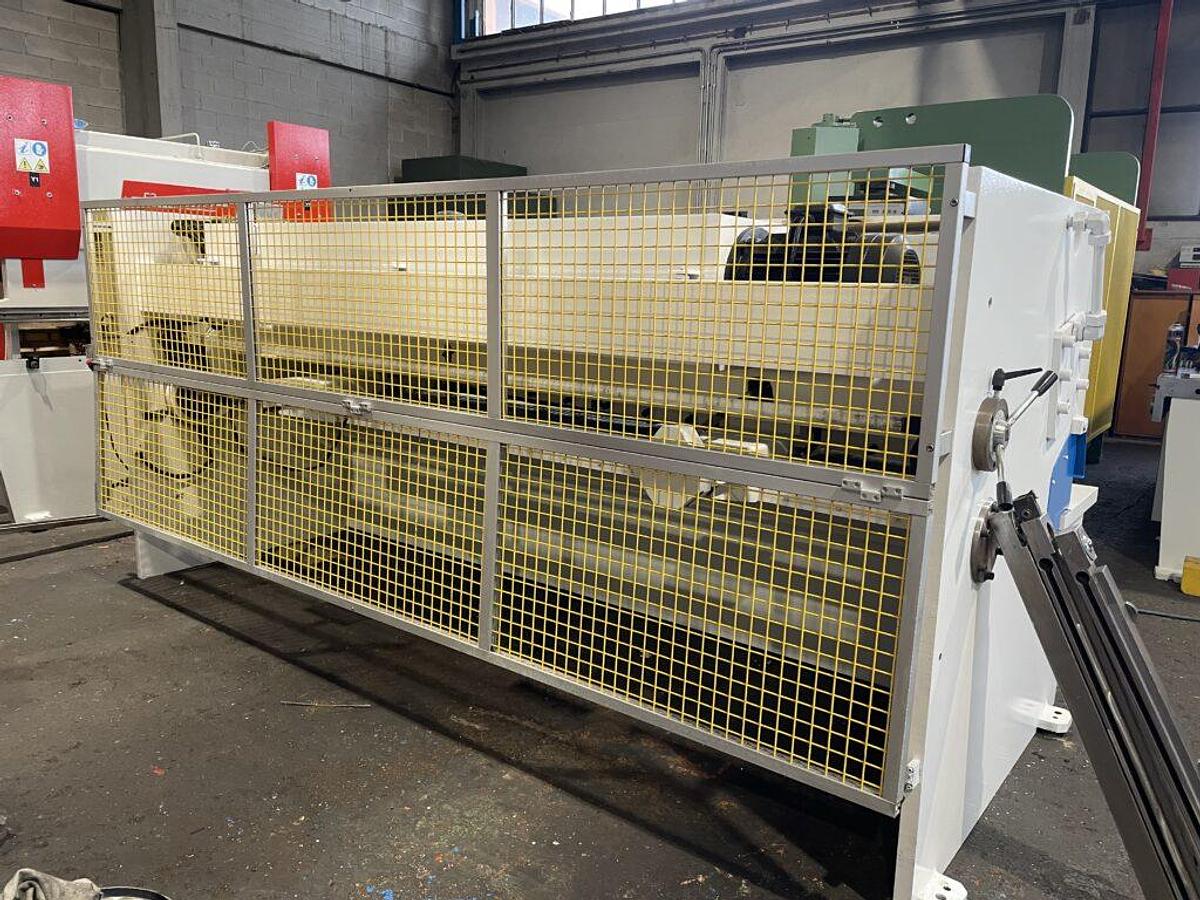 Usato Cesoia “AM MACHINERY”  3100×6 mm.