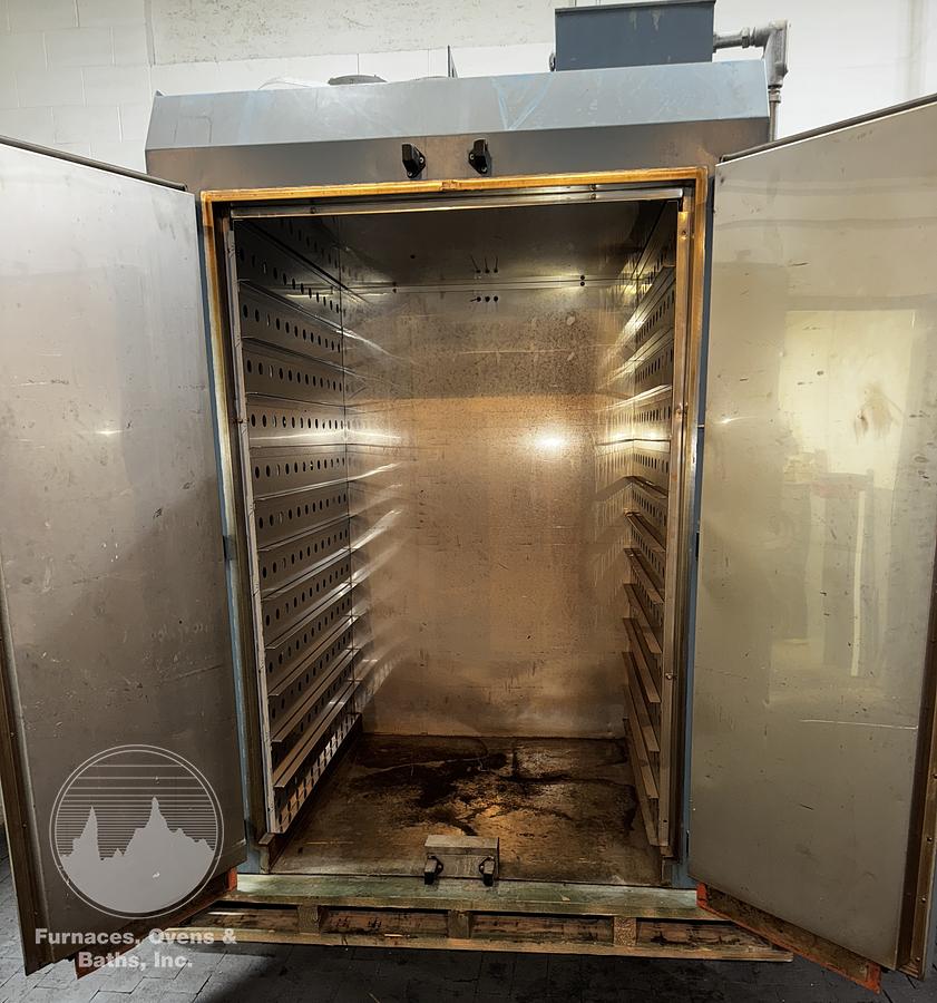 Used 48"W x 72"H x 48"L, Blue M DC-966 Cabinet Oven, 600°F, Stainless Interior