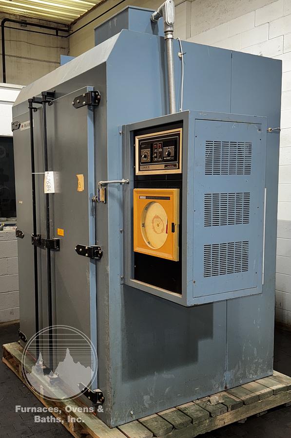 Used 48"W x 72"H x 48"L, Blue M DC-966 Cabinet Oven, 600°F, Stainless Interior