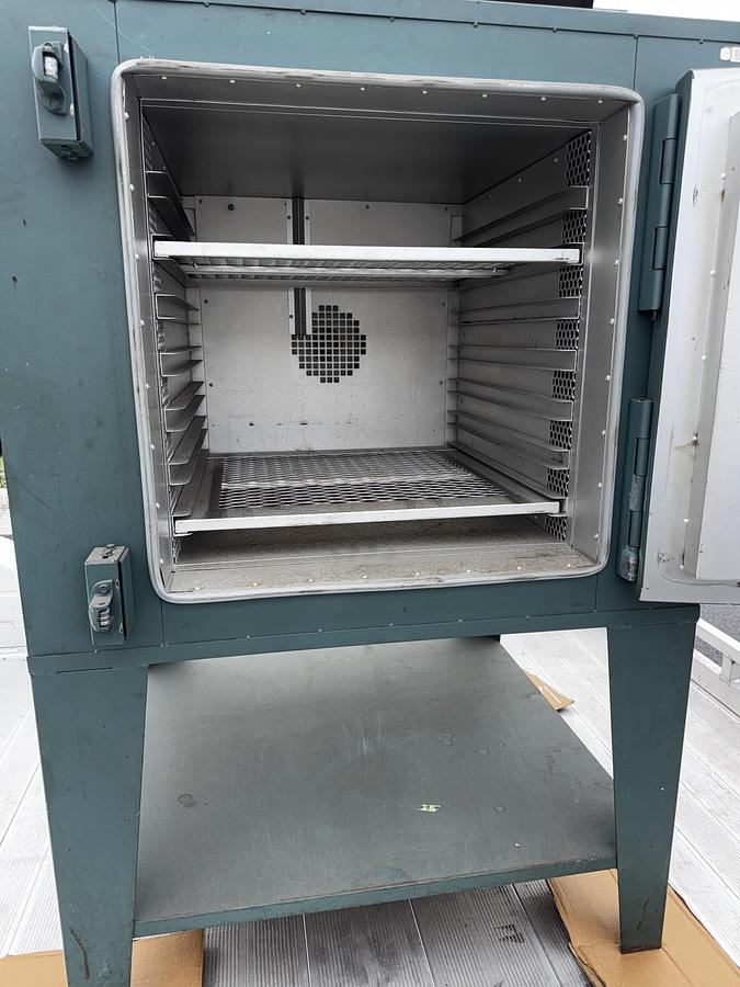 Used 24"W x 24"H x 24"Dp, Grieve AA-500 Solvent Rated Cabinet Oven, 500-F