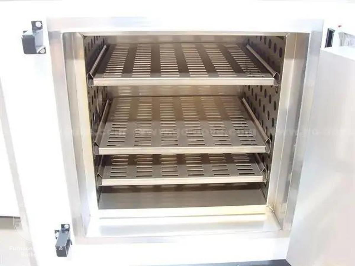 Used 20"W x 20"H x 18"L Blue M DCW-206-F-ST350 Cabinet Oven, 662°F, Electric