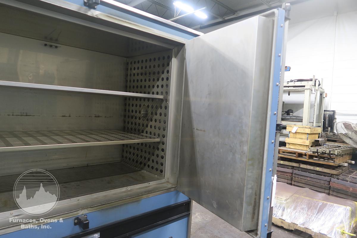 Used 48"W x 36"H x 24"L Blue M DC-1406F Cabinet Oven, 662°F, Electric