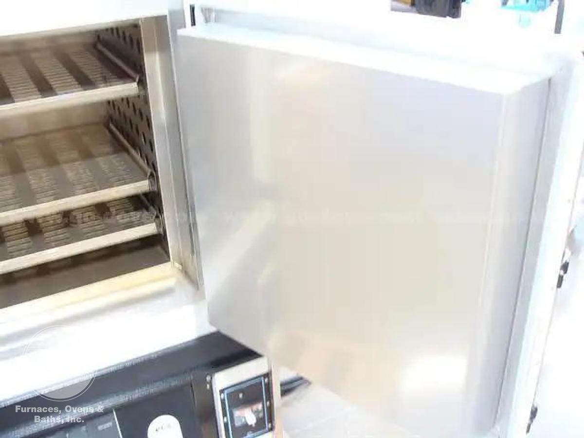 Used 20"W x 20"H x 18"L Blue M DCW-206-F-ST350 Cabinet Oven, 662°F, Electric