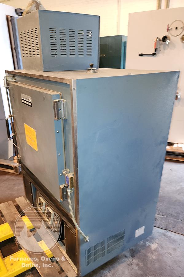 Used 25"W x 20"H x 20"L Blue M DC-256A-FHP-1 Class A Cabinet Oven, 600°F, Electric