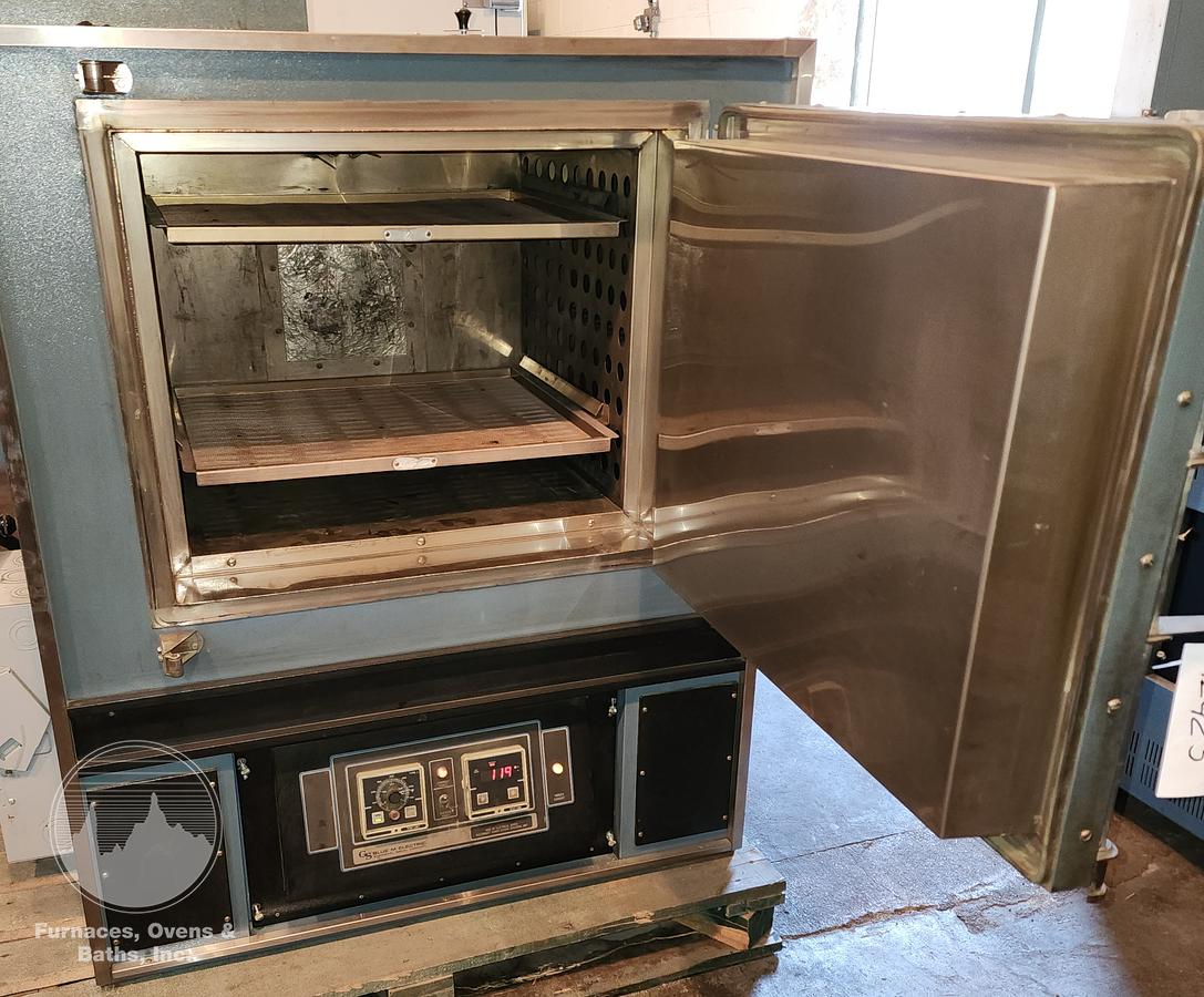 Used 25"W x 20"H x 20"L Blue M DC-256A-FHP-1 Class A Cabinet Oven, 600°F, Electric