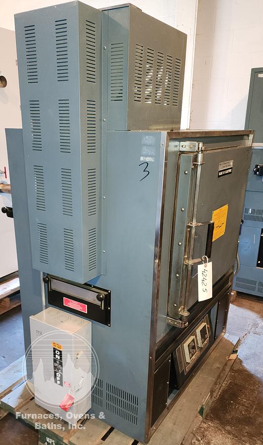 Used 25"W x 20"H x 20"L Blue M DC-256A-FHP-1 Class A Cabinet Oven, 600°F, Electric