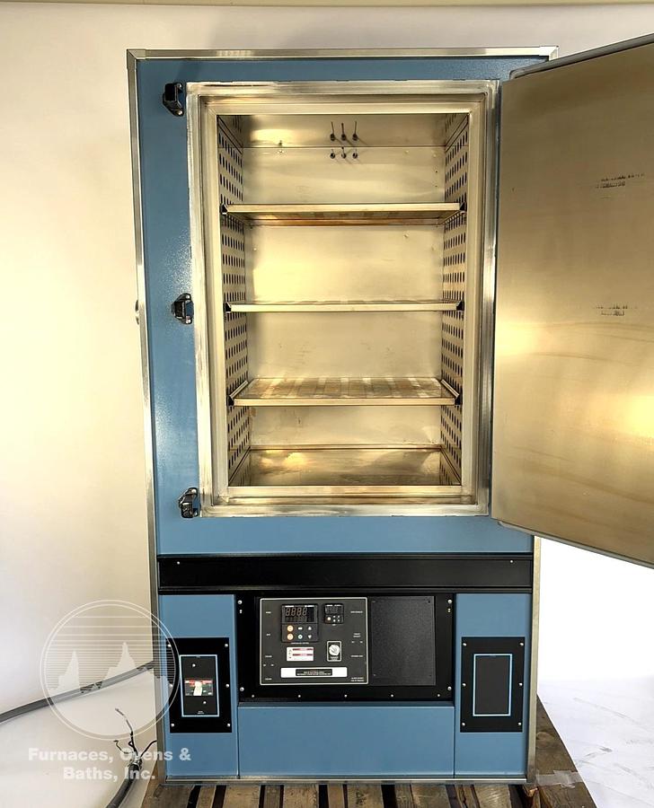 Used 25"W x 38"H x 20"L Blue M DC-336 Cabinet Oven, 650°F, Electric