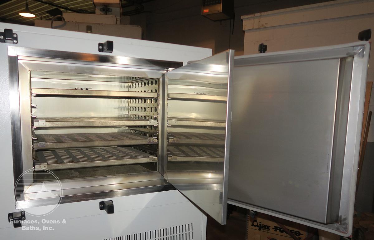 Used 25"W x 20"H x 20"L Blue M IGF-7780 Inert Gas Cabinet Oven, 1100°F