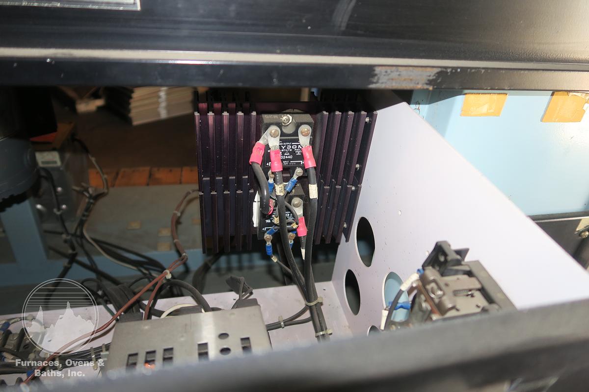 Used 25"W x 38"H x 20"L Blue M MP-336C-1 Cabinet Oven, 650°F, Electric