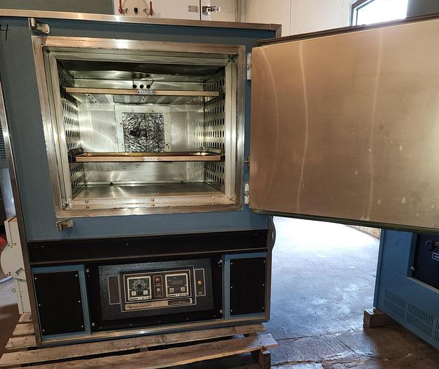 Used 25"W x 20"H x 20"L Blue M DC-256A-FHP-1 Class A Cabinet Oven, 600°F, Electric