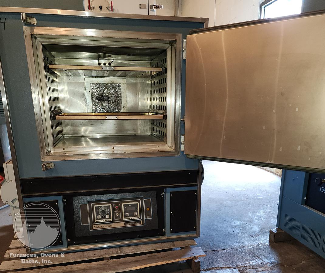 Used 25"W x 20"H x 20"L Blue M DC-256A-FHP-1 Class A Cabinet Oven, 600°F, Electric