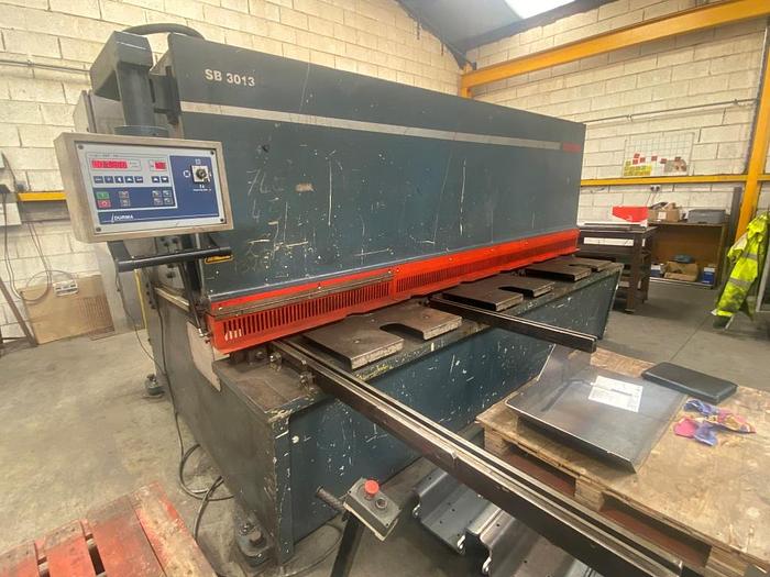 Used 2006 Durma SB3013 Guillotine Shears
