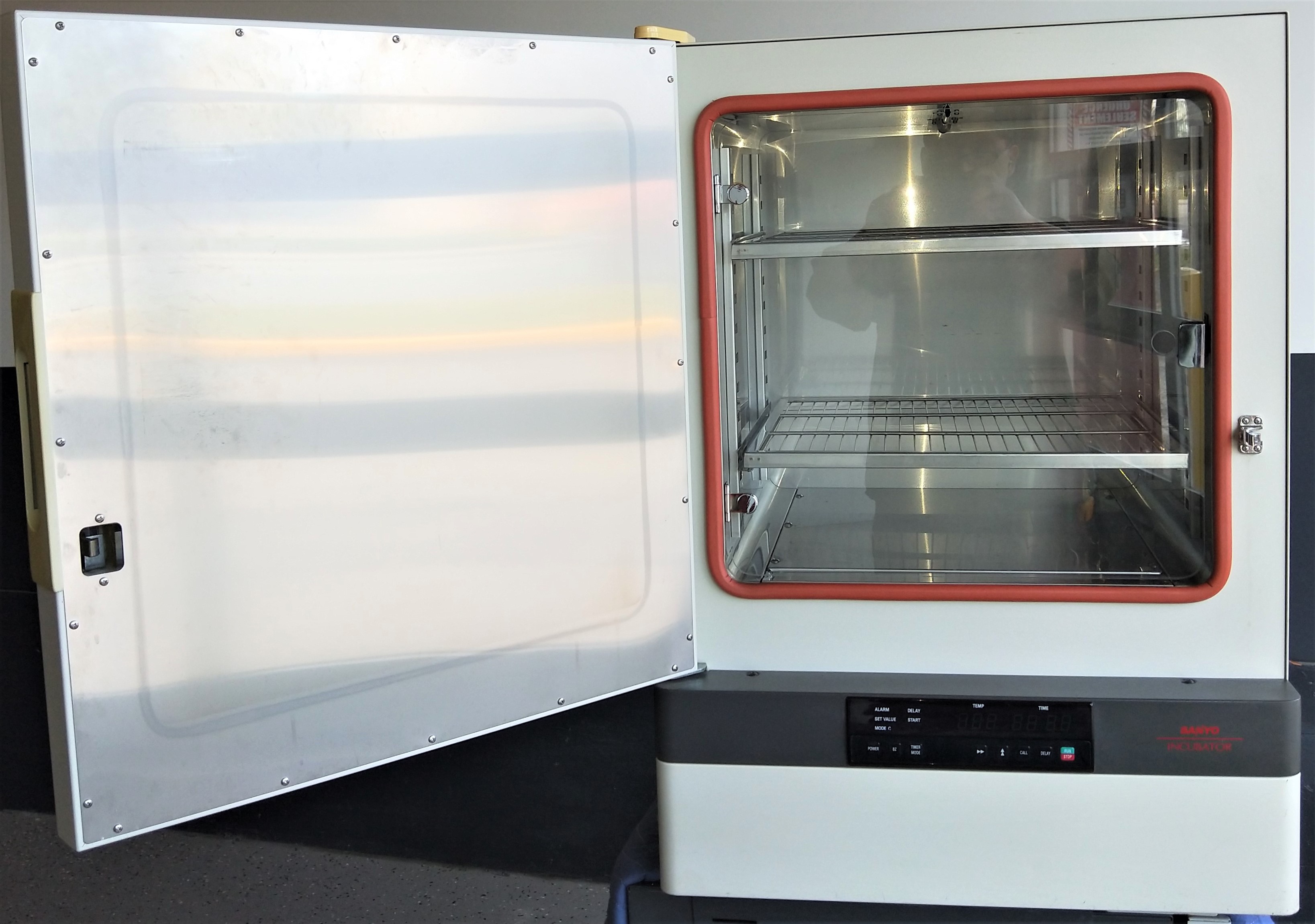 New open box Sanyo MIR-162 Air-Jacketed Incubator (3.3 Cu-Ft)