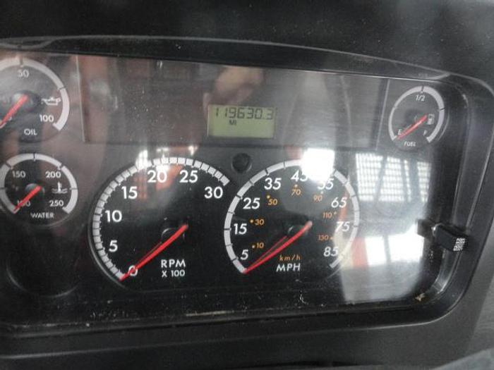 Used 2011 FREIGHTLINER BUSINESS CLASS M2 106