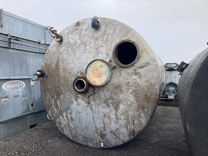 Used 8000 GALLON VERTICAL TANK - S/S