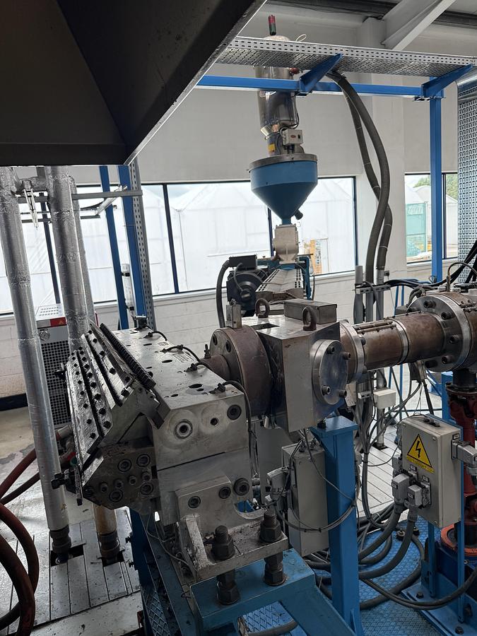 Used 2004 Amut Co-Extrusion Line