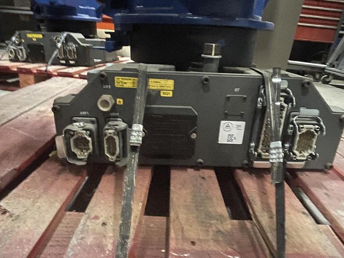 Used FANUC M710IC/50 6 AXIS ROBOT 50KG X 2,050 MM H-REACH WITH R30IB CONTROLLER NEW 2016